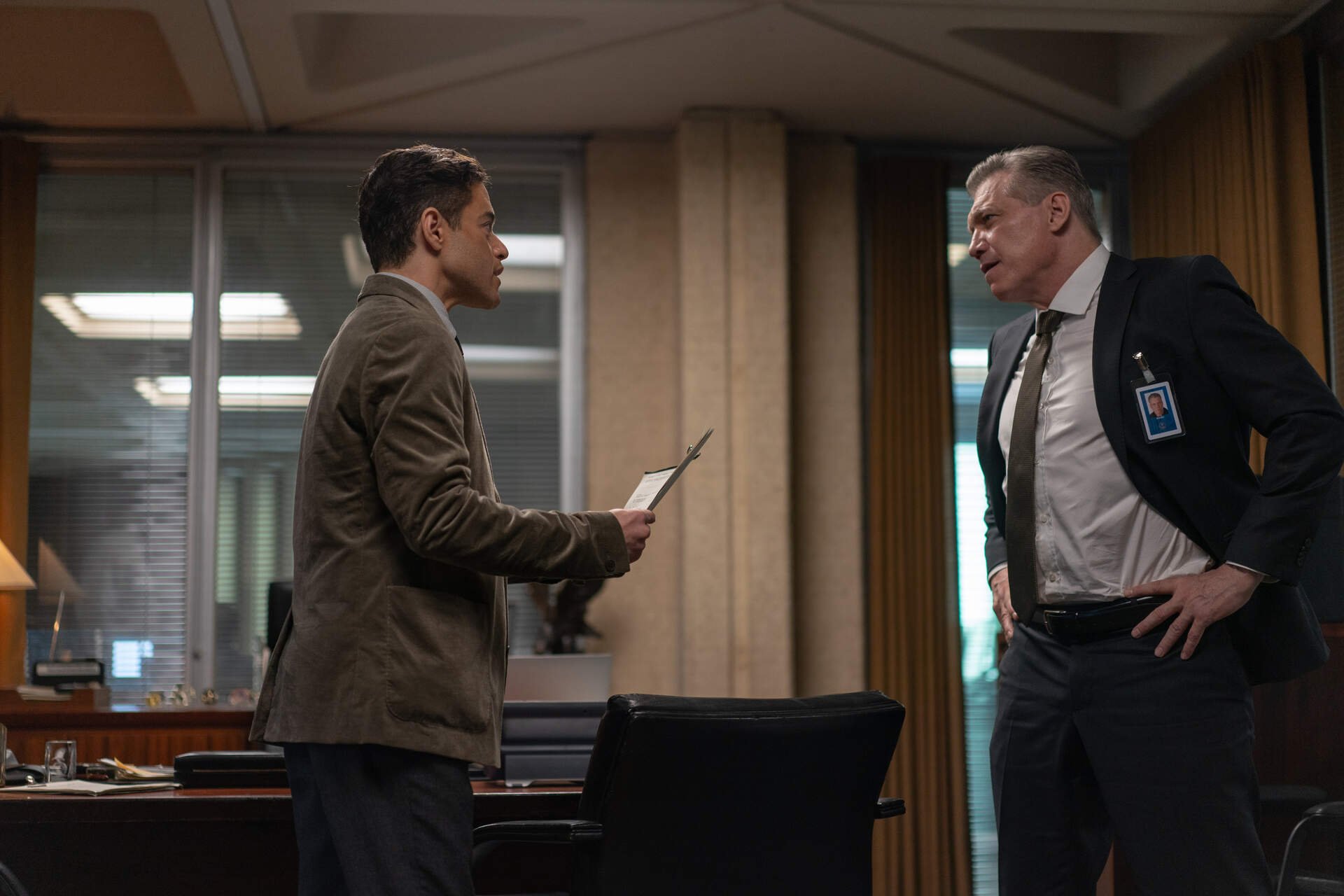 نقد و بررسی فیلم آماتور (The Amateur) 3 نقد و بررسی فیلم آماتور (The Amateur)